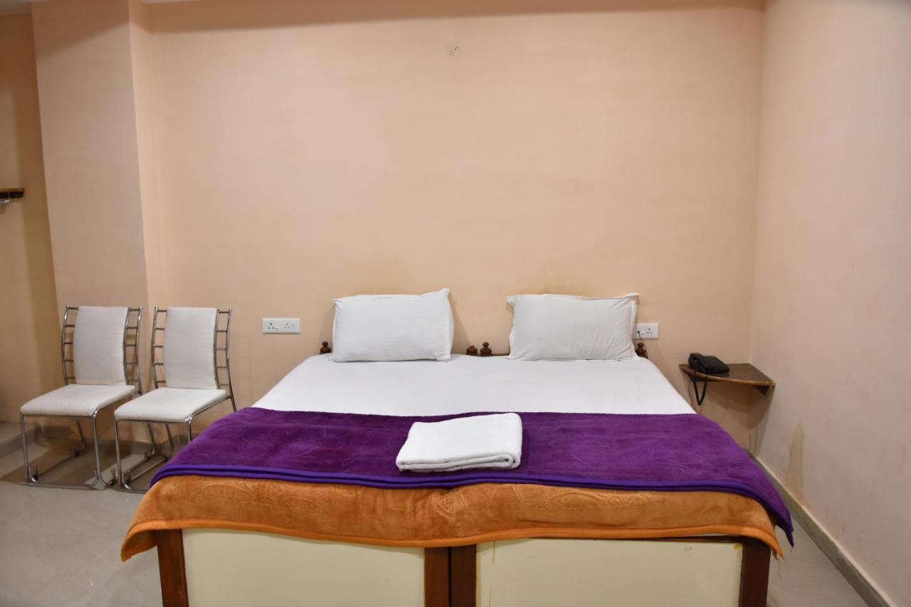 Hotel Sarweshwary Βαρανάσι Εξωτερικό φωτογραφία