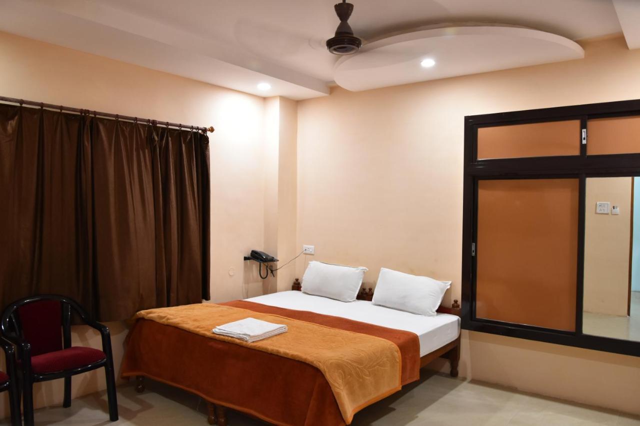 Hotel Sarweshwary Βαρανάσι Εξωτερικό φωτογραφία