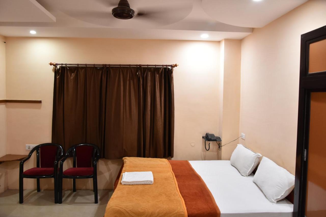 Hotel Sarweshwary Βαρανάσι Εξωτερικό φωτογραφία
